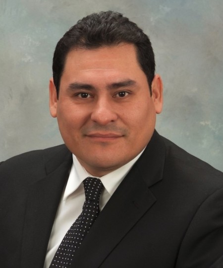 Dr. Fernando Valle
